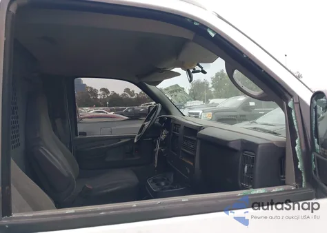 2008 Chevrolet Express Work Van z USA, uszkodzony, nr VIN 1GCGG25C781172167